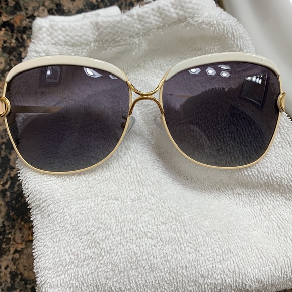 NWOT cream and gold frame women’s sunglasses - Picture 3 of 14